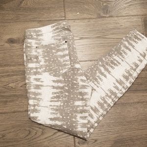 Vera Wang Jeggins gray and white size large